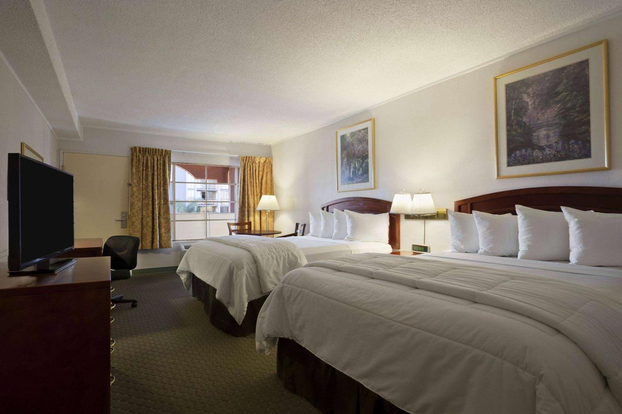 Days Inn By Wyndham San Diego/Downtown/Convention Center Bagian luar foto